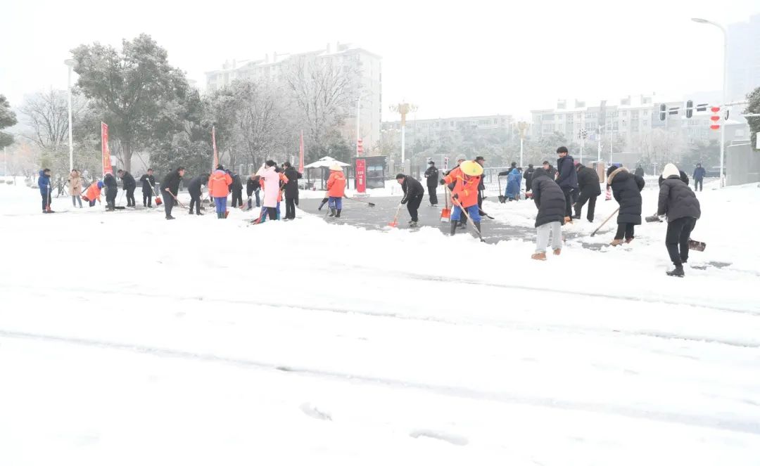 掃雪除冰保安全，平平安安過大年