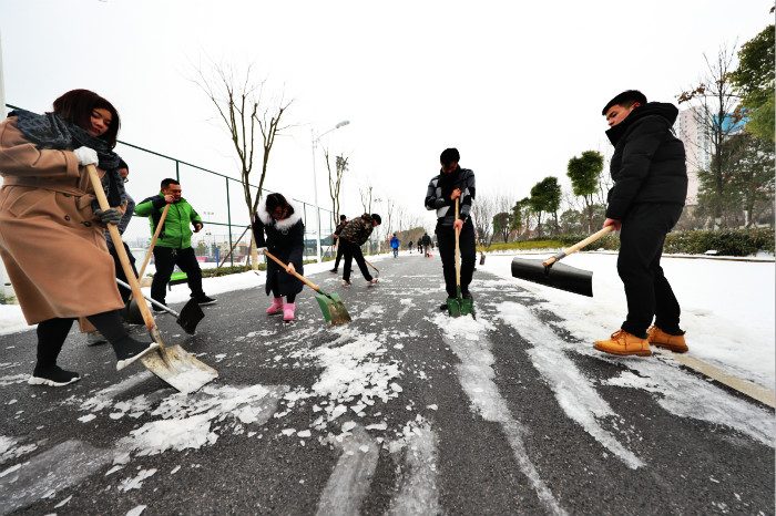 一場雪，體育中心美得不要不要的 但最美的風(fēng)景還是他們(圖12)