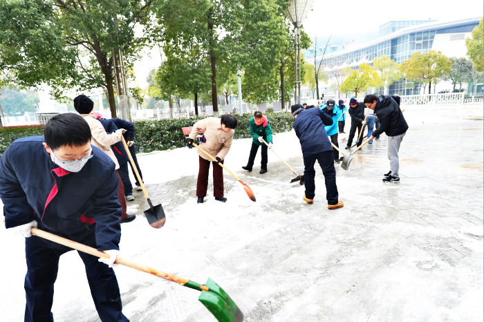 一場雪，體育中心美得不要不要的 但最美的風(fēng)景還是他們(圖15)