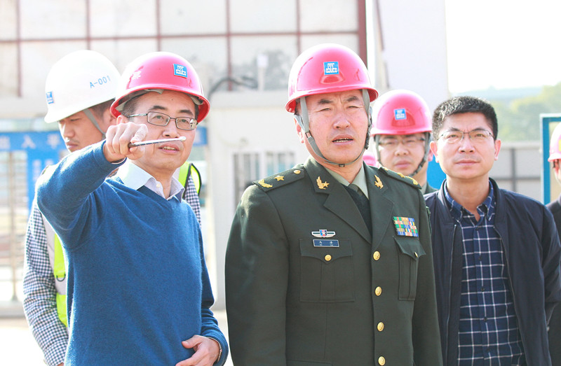 省軍區(qū)司令員馬濤調(diào)研武漢體育中心軍運會場館建設