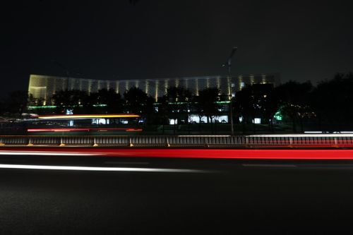 主媒體中心點(diǎn)亮車(chē)都夜景(圖2)