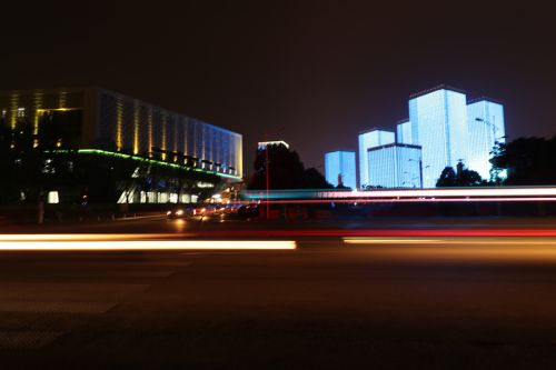 主媒體中心點(diǎn)亮車(chē)都夜景(圖5)