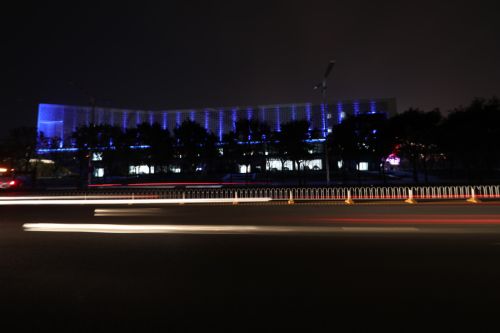 主媒體中心點(diǎn)亮車(chē)都夜景(圖3)