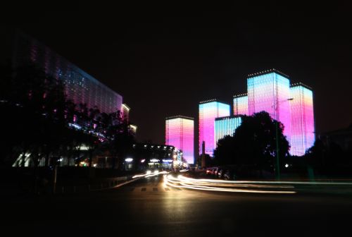 主媒體中心點(diǎn)亮車(chē)都夜景(圖6)