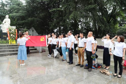 “瞻仰革命先烈 傳承紅色精神” ——公司全體黨員、入黨積極分子參觀向警予烈士陵園(圖3)