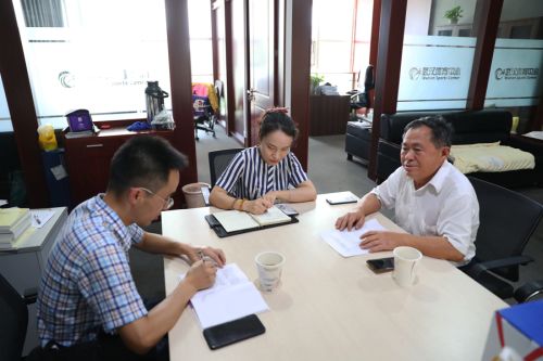 武漢體育中心開展退休老黨員“不忘初心、牢記使命”專題調(diào)研和慰問工作(圖3)