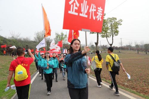 “與軍運同行”徒步活動上演“快閃”  武漢體育中心作為企業(yè)代表隊第一方陣登場(圖9)