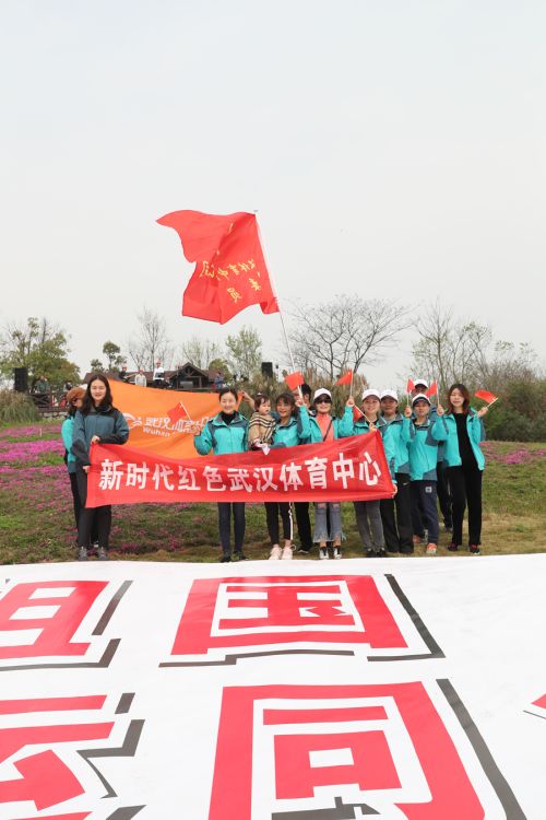 “與軍運同行”徒步活動上演“快閃”  武漢體育中心作為企業(yè)代表隊第一方陣登場(圖12)