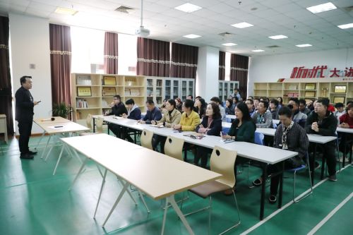林江鴻在第十九期“新時代大講堂”上授課 拓展新空間 發(fā)展新產業(yè) 實現新增長(圖1)
