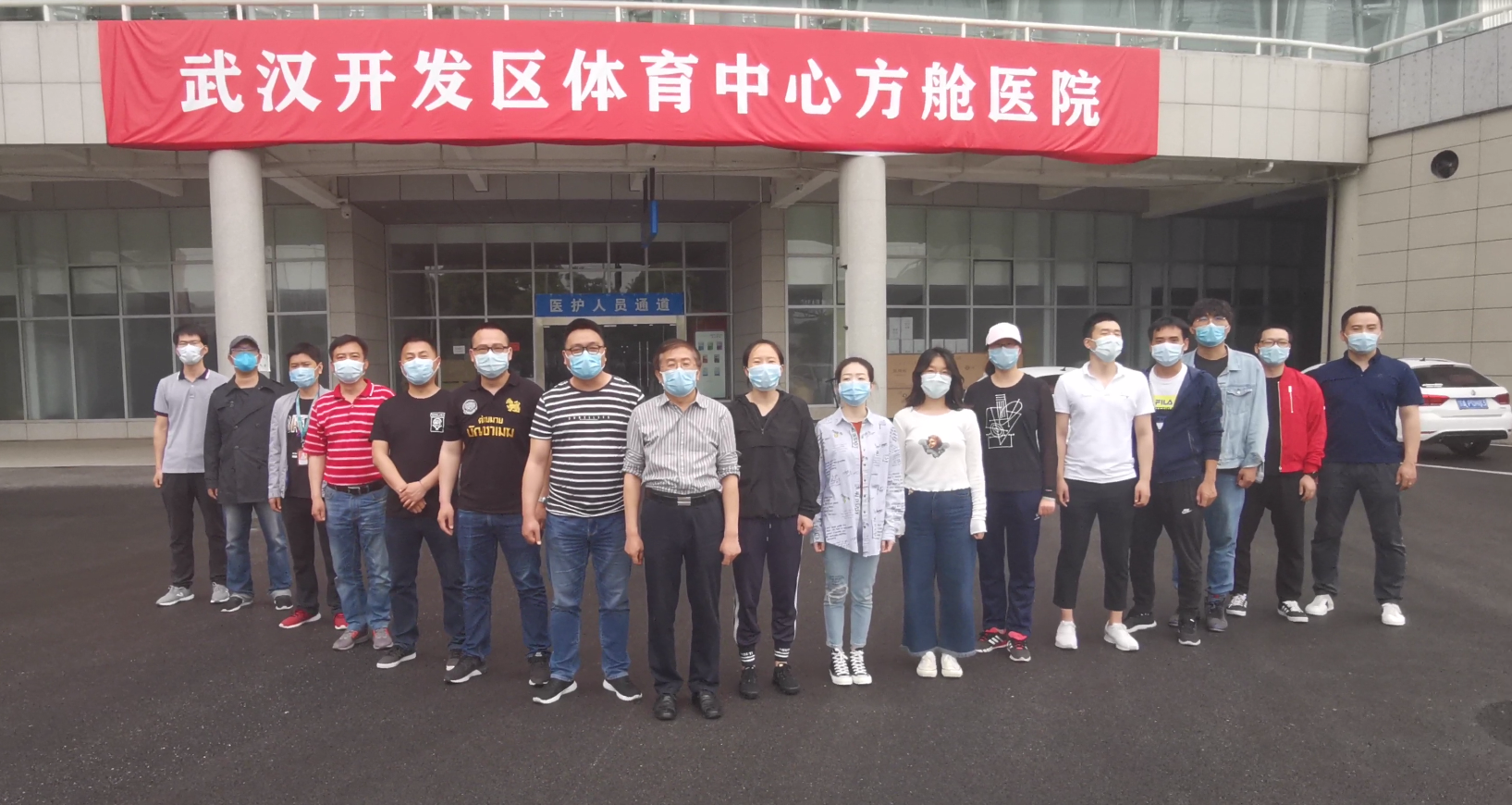 援鄂護(hù)士患癌，武漢體育中心方艙醫(yī)院保障人員祝福：一定要好起來(lái)！